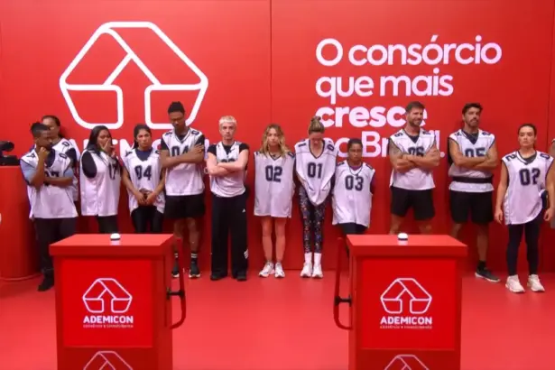 Participantes vestidos de com roupas na prova da Prova do Líder do BBB 26