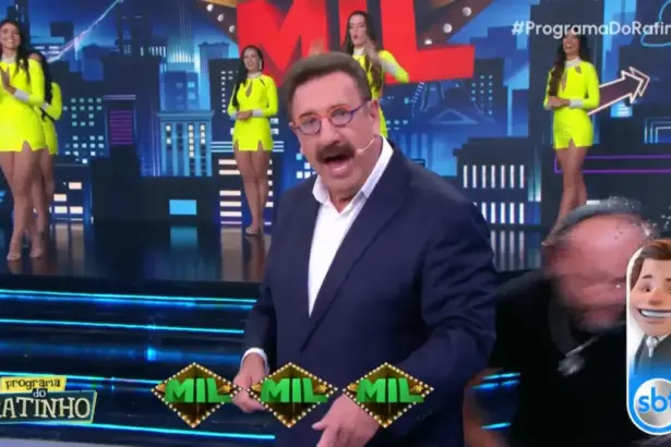 Avatar do Silvinho aparece na tela do Programa do ratinho enquanto o apresentador xinga a RECORD de boca aberta