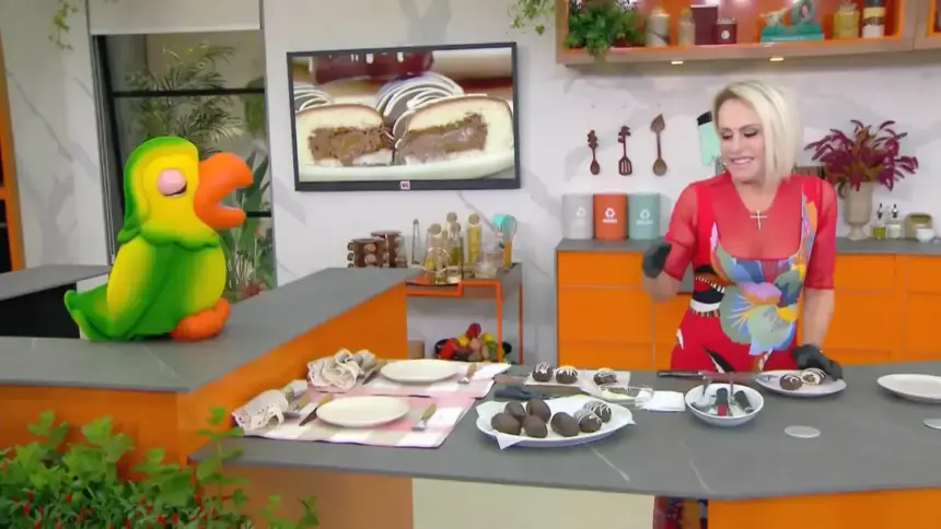 Louro Mané observa Ana Maria Braga fazer uma nova receita na cozinha do Mais Você