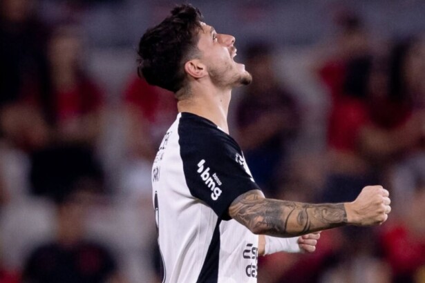 Rodrigo Garro comemorando gol com a camisa do Corinthians no Brasileirão