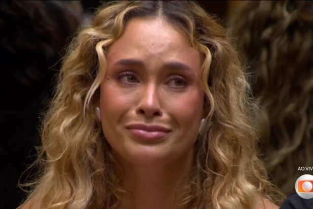 Sarah Andrade faz cara de choro pouco antes da eliminação no BBB 26