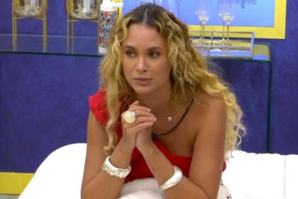 Sarah Andrade com uma expressão séria no BBB 26