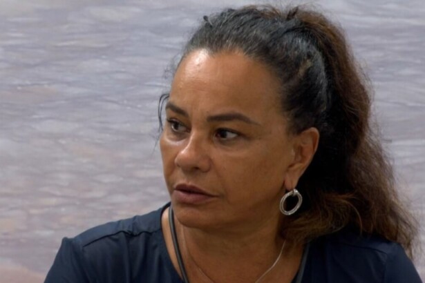Solange Couto em conversa na área externa do BBB 26