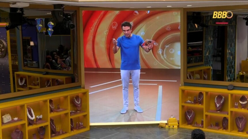 Tadeu Schmidt participando ao vivo no telão da sala no BBB 26
