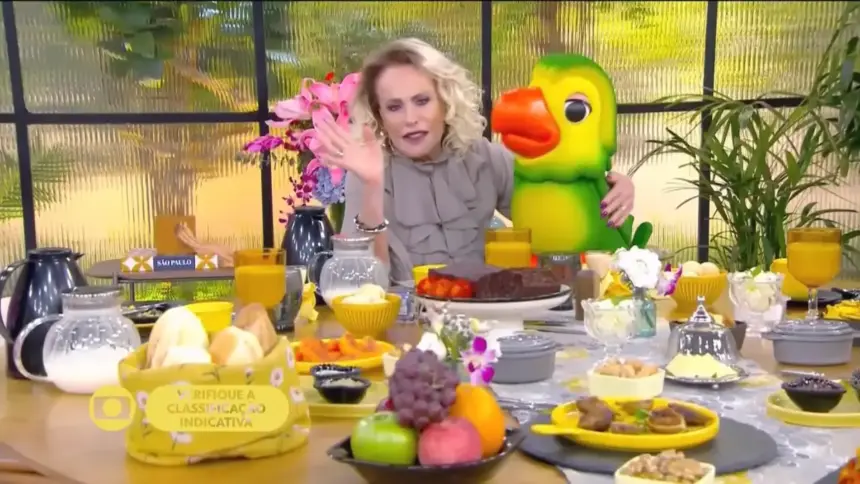 Ana Maria Braga ao lado do Louro Mané na mesa de café da manhã do programa Mais Você