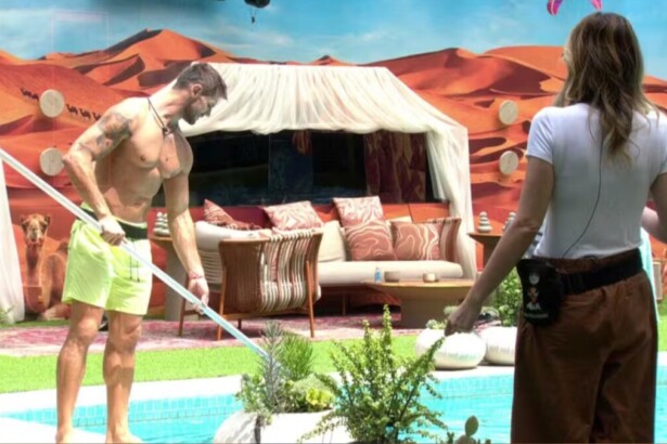 Ana Paula Renault e Jonas Sulzbach em conversa na área da piscina no BBB 26