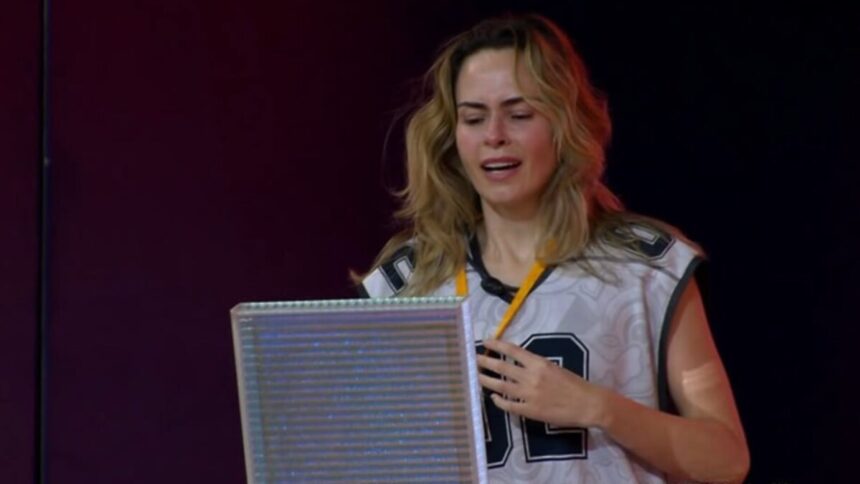 Ana Paula Renault colocando o colar após vencer a Prova do Líder do BBB 26