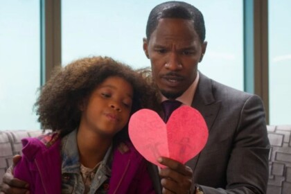 Pai e filha em trecho do filme Annie