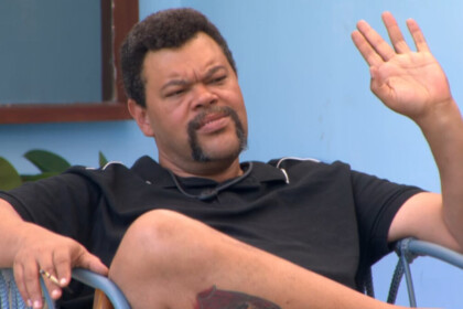 Babu Santana em conversa na área externa do BBB 26