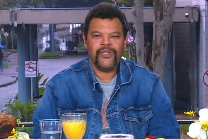 Babu Santana em trecho do Café com o Eliminado no BBB 26