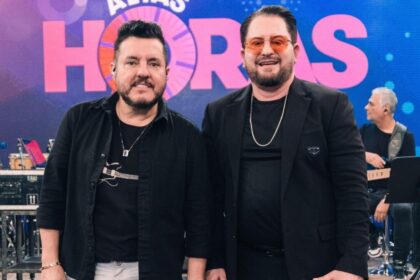 Dupla Bruno e Marrone no palco do Altas Horas