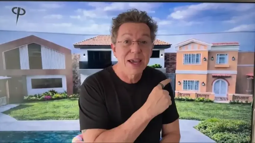 Boninho aponta para as Três casas do reality Casa do Patrão da RECORD