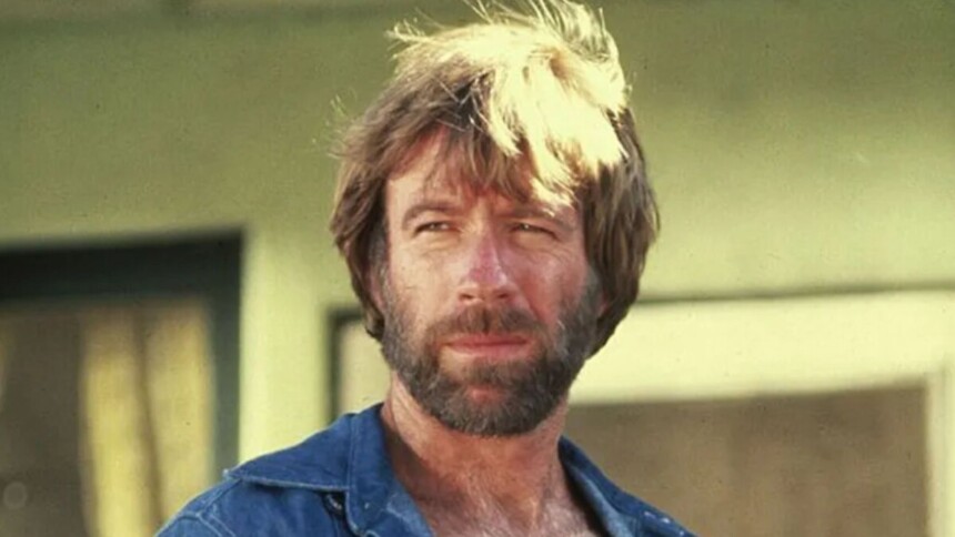 Ator Chuck Norris em trecho do filme 'McQuade, o lobo solitário' (1983)