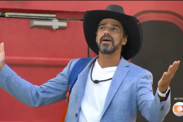 Alberto Cowboy abre os braços na porta de saída da casa do BBB 26 após ser eliminado