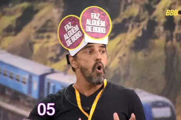Alberto Cowboy com a boca aberta durante o Sincerão do BBB 26