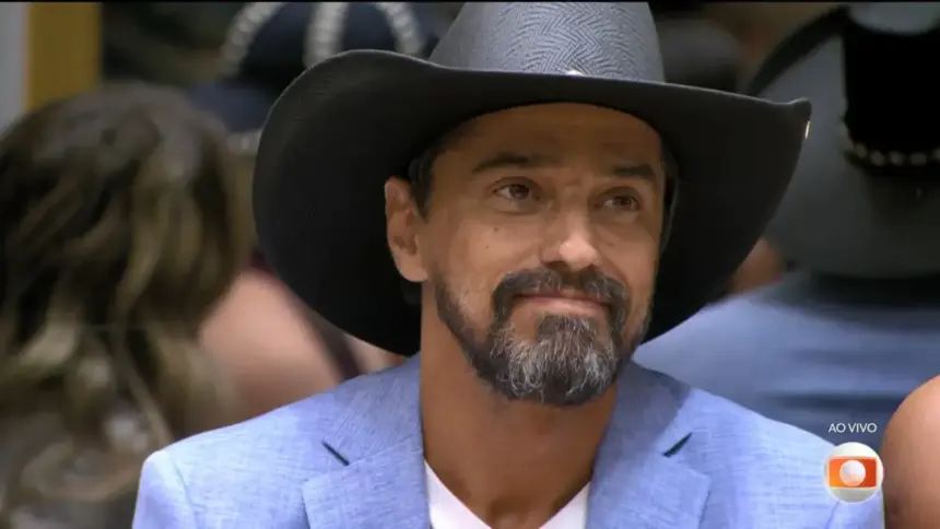 Alberto Cowboy triste na sala do BBB 26