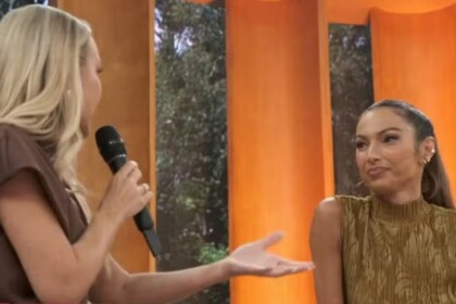 Eliana e Patricia Poeta sentadas no sofá do Encontro