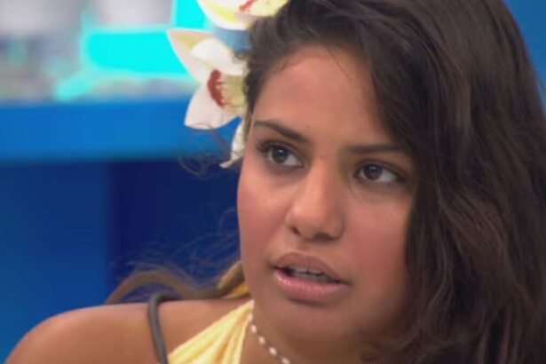 Gabriela em conversa no quarto do BBB 26