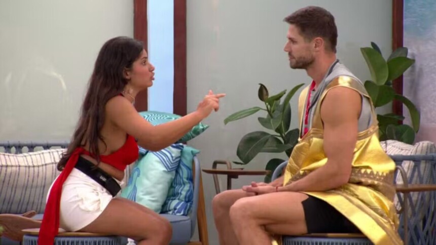 Gabriela e Jonas em uma discussão na área externa do BBB 26