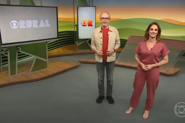 Nélson Araújo ao lado de Helen Martins no centro do cenário do Globo Rural
