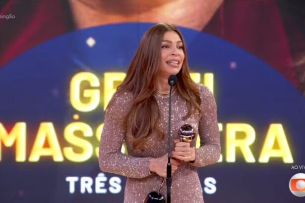 Grazi Massafera discursando após vencer o Melhores do Ano no Domingão