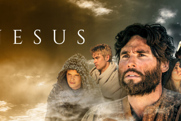 Pôster com os principais personagens da novela Jesus e Dudu Azevedo no centro