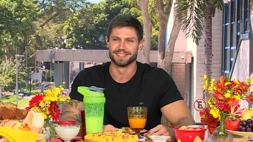 Jonas Sulzbach em trecho do Café com o Eliminado no Mais Você do BBB 26