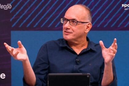 Ledio Carmona participando ao vivo de um programa do SporTV