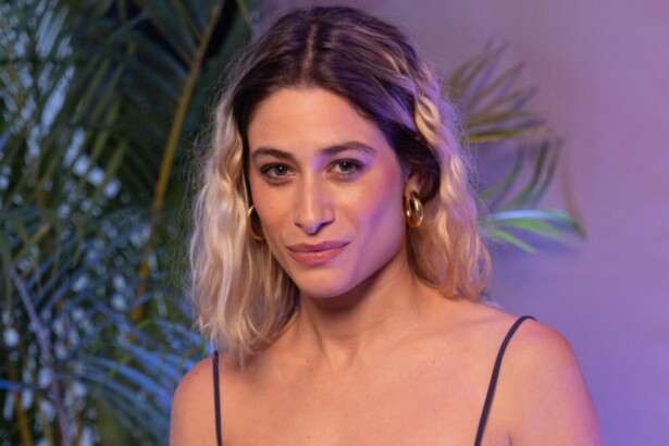 Atriz Luisa Arraes em foto posada