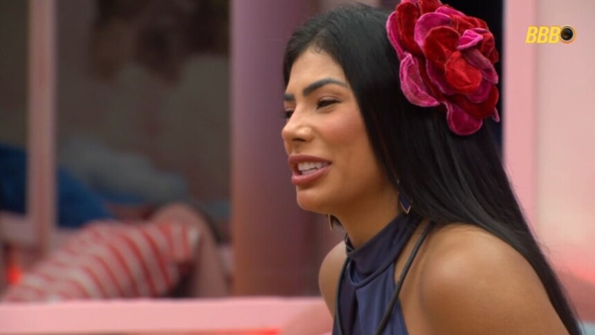 Marciele, com uma assessório na cabeça, em conversa no quarto do BBB 26