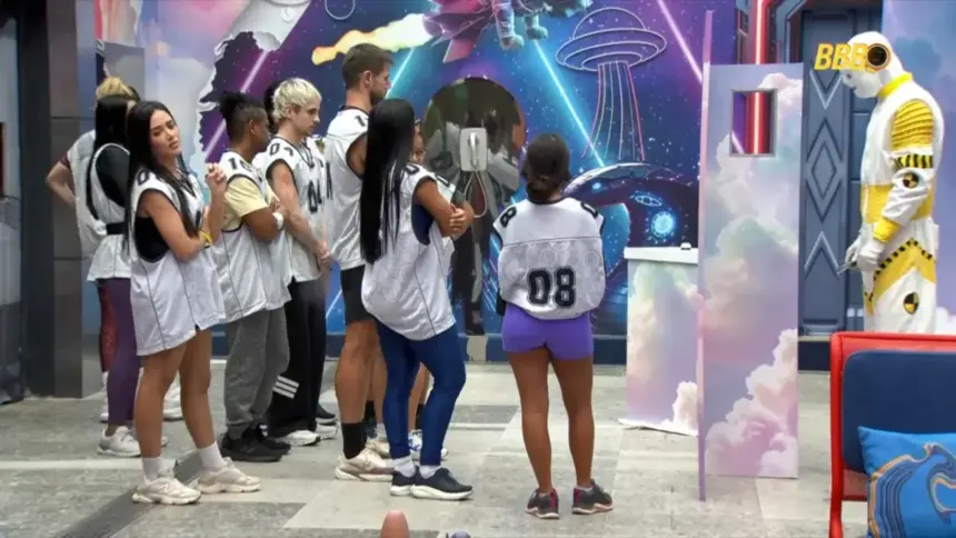 Participantes observam as explicações da Prova do Anjo do BBB 26