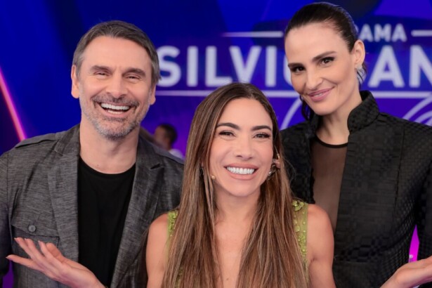 Murilo Rosa e Fernanda Tavares, ao lado de Patricia Abravanel, posando no cenário do Programa Silvio Santos