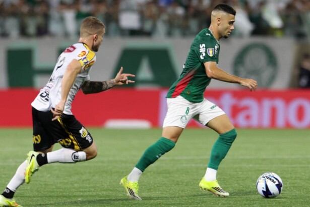 Jogadores em campo no jogo Novorizontino x Palmeiras pela final do Paulistão
