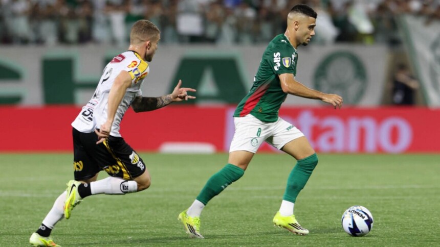 Jogadores em campo no jogo Novorizontino x Palmeiras pela final do Paulistão
