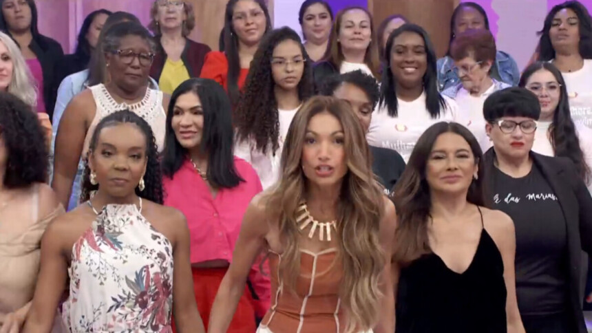 Patricia Poeta, Dira Paes e Thelma Assis, de mãos dadas com a plateia, no Encontro