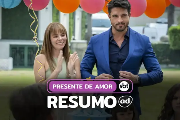 Casal de protagonistas da novela Presente de Amor. Ela bate palmas e ele ajeita o terno em cena de um aniversário na arte de divulgação do resumo da novela
