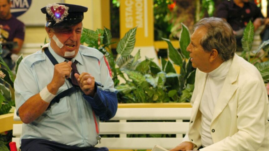 Roberto Marquis e Carlos Alberto de Nobrega sentados no banco de A Praça é Nossa