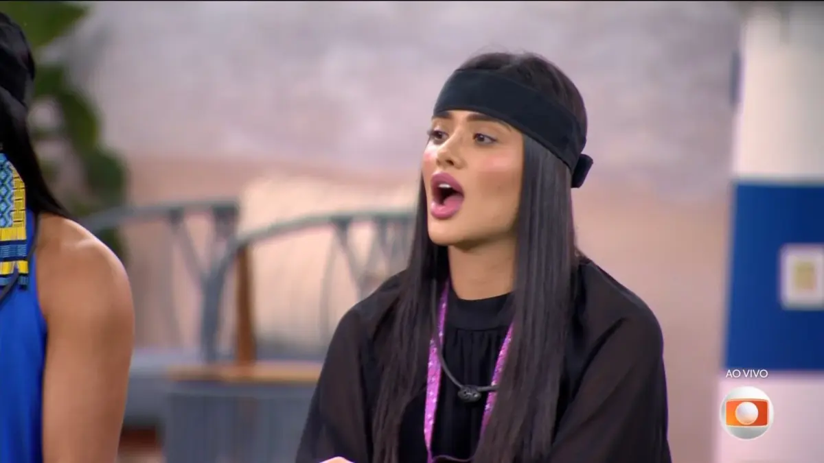 Jordana com a boca aberta
