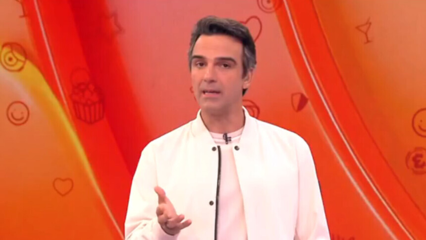 Tadeu Schmidt no cenário do BBB 26