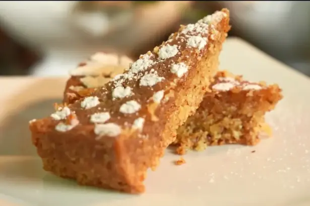Dois pedaços do doce Toucinho do céu de Erica Generoso no prato do Mais Você