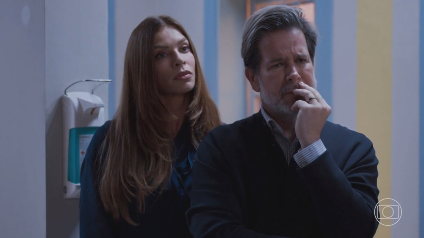 Ferette (Murilo Benício) e Arminda (Grazi Massafera) em capítulo da novela Três Graças