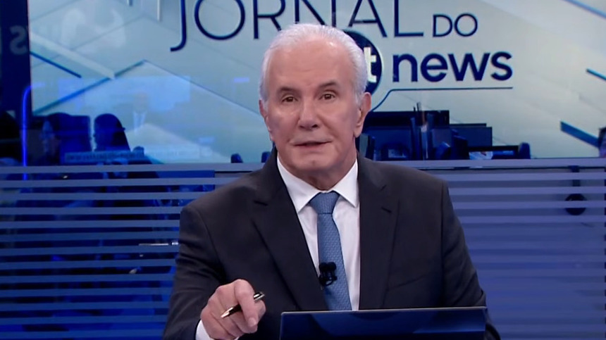 Celso Freitas na bancada em trecho do Jornal do SBT News