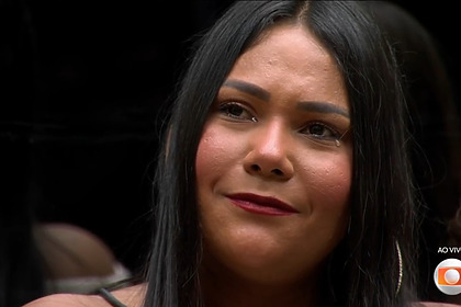 Chaiany com lágrimas escorrendo no rosto na eliminação do BBB 26