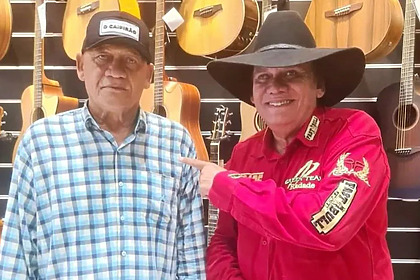 Divino e Donizete em foto posada na TV Aparecida