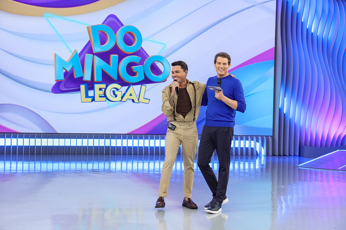 Felipe Araújo e Celso Portiolli caem na gargalhada