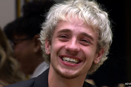 Juliano Floss sorridente em trecho da final do BBB 26