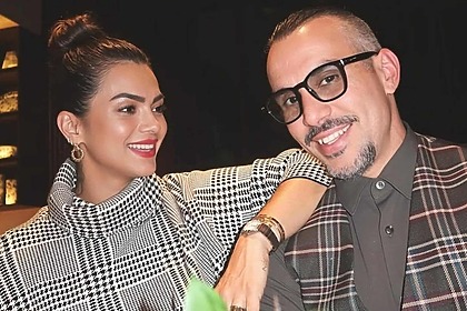 Kelly Key ao lado do marido Mico Freitas, com ambos sorridentes