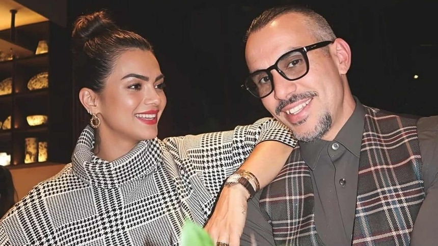 Kelly Key ao lado do marido Mico Freitas, com ambos sorridentes