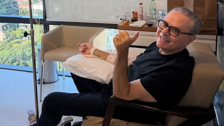Luis Roberto em registro do tratamento contra neoplasia