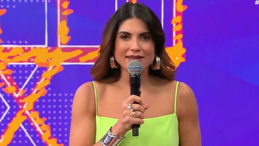 Pâmela Lucciola no cenário do Melhor da Noite na Band